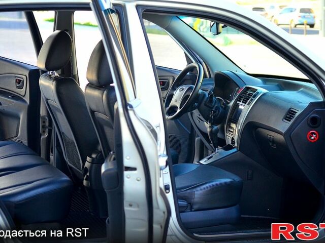 Сірий Хендай Туксон, об'ємом двигуна 2 л та пробігом 152 тис. км за 8800 $, фото 4 на Automoto.ua