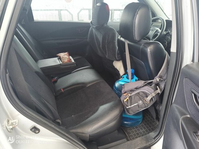 Сірий Хендай Туксон, об'ємом двигуна 2.7 л та пробігом 204 тис. км за 7900 $, фото 8 на Automoto.ua