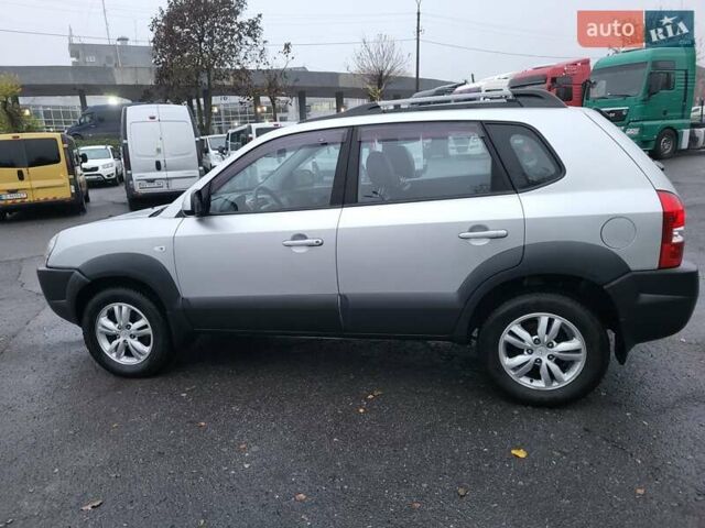 Серый Хендай Туксон, объемом двигателя 2 л и пробегом 100 тыс. км за 10400 $, фото 33 на Automoto.ua