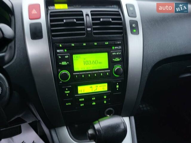 Серый Хендай Туксон, объемом двигателя 2 л и пробегом 100 тыс. км за 10400 $, фото 84 на Automoto.ua