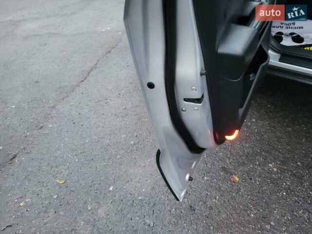 Серый Хендай Туксон, объемом двигателя 2 л и пробегом 100 тыс. км за 10400 $, фото 67 на Automoto.ua