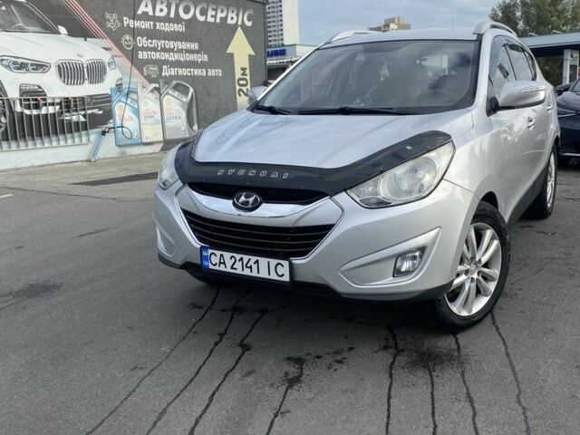 Сірий Хендай Туксон, об'ємом двигуна 2 л та пробігом 206 тис. км за 11500 $, фото 2 на Automoto.ua