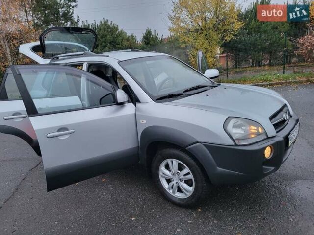 Серый Хендай Туксон, объемом двигателя 2 л и пробегом 100 тыс. км за 10400 $, фото 64 на Automoto.ua