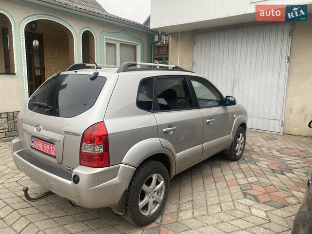 Сірий Хендай Туксон, об'ємом двигуна 1.98 л та пробігом 183 тис. км за 8350 $, фото 3 на Automoto.ua