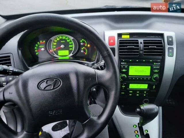 Серый Хендай Туксон, объемом двигателя 2 л и пробегом 100 тыс. км за 10400 $, фото 86 на Automoto.ua