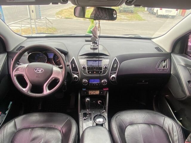 Сірий Хендай Туксон, об'ємом двигуна 2 л та пробігом 206 тис. км за 11500 $, фото 5 на Automoto.ua