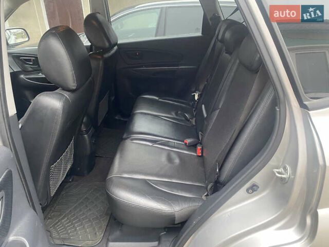 Сірий Хендай Туксон, об'ємом двигуна 1.98 л та пробігом 183 тис. км за 8350 $, фото 7 на Automoto.ua