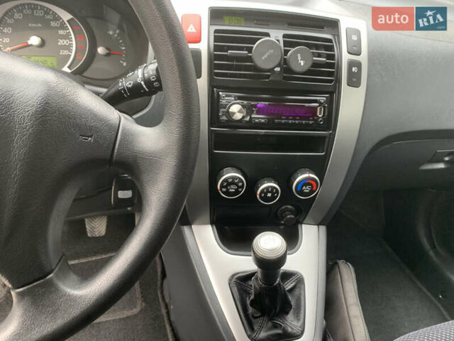 Серый Хендай Туксон, объемом двигателя 1.98 л и пробегом 117 тыс. км за 10350 $, фото 13 на Automoto.ua