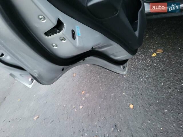 Серый Хендай Туксон, объемом двигателя 2 л и пробегом 100 тыс. км за 10400 $, фото 68 на Automoto.ua