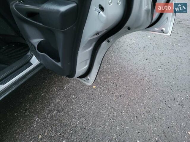 Серый Хендай Туксон, объемом двигателя 2 л и пробегом 100 тыс. км за 10400 $, фото 81 на Automoto.ua