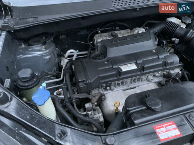 Серый Хендай Туксон, объемом двигателя 1.98 л и пробегом 117 тыс. км за 10350 $, фото 30 на Automoto.ua