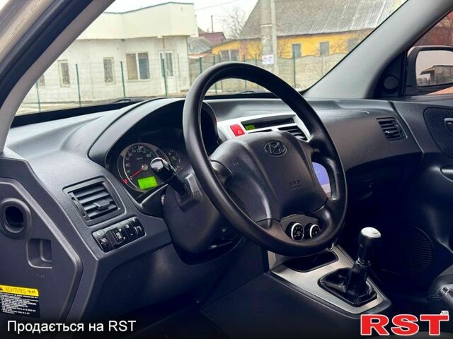 Сірий Хендай Туксон, об'ємом двигуна 20 л та пробігом 160 тис. км за 8350 $, фото 7 на Automoto.ua