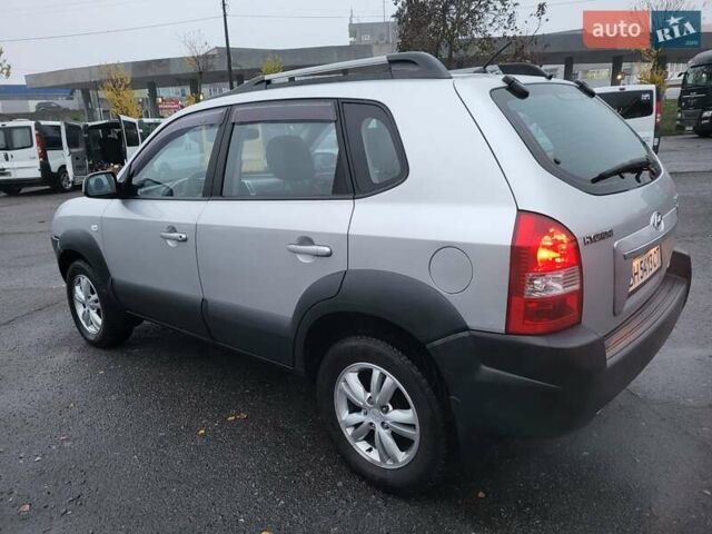 Серый Хендай Туксон, объемом двигателя 2 л и пробегом 100 тыс. км за 10400 $, фото 31 на Automoto.ua