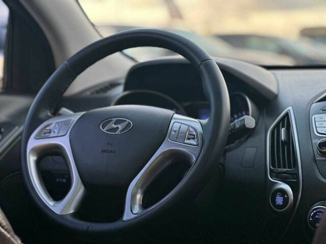 Серый Хендай Туксон, объемом двигателя 2.4 л и пробегом 150 тыс. км за 12990 $, фото 21 на Automoto.ua