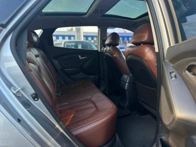 Серый Хендай Туксон, объемом двигателя 2.4 л и пробегом 150 тыс. км за 12990 $, фото 16 на Automoto.ua