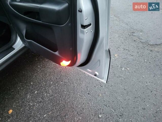 Серый Хендай Туксон, объемом двигателя 2 л и пробегом 100 тыс. км за 10400 $, фото 73 на Automoto.ua