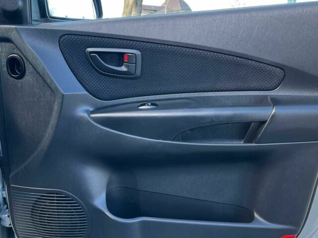 Хендай Туксон 2010 в Коломые на Automoto.ua Серый Хендай Туксон, объемом двигателя 2 л и пробегом 99 тыс. км за 9200 $, фото 19 на Automoto.ua