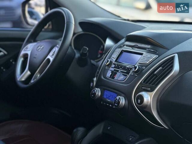 Серый Хендай Туксон, объемом двигателя 2.36 л и пробегом 150 тыс. км за 12990 $, фото 17 на Automoto.ua