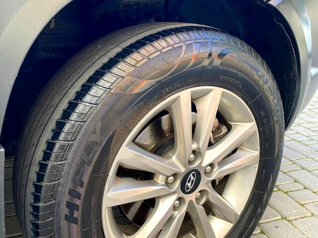 Хендай Туксон 2010 в Днепре (Днепропетровске) на Automoto.ua Серый Хендай Туксон, объемом двигателя 2 л и пробегом 139 тыс. км за 7800 $, фото 4 на Automoto.ua