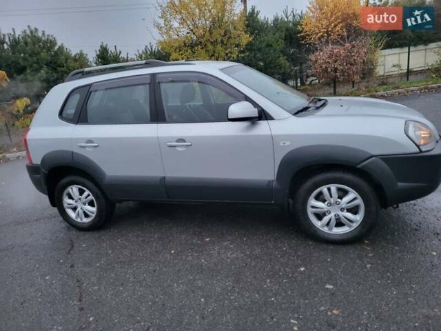 Серый Хендай Туксон, объемом двигателя 2 л и пробегом 100 тыс. км за 10400 $, фото 8 на Automoto.ua