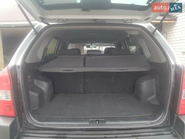 Сірий Хендай Туксон, об'ємом двигуна 1.99 л та пробігом 152 тис. км за 9200 $, фото 10 на Automoto.ua