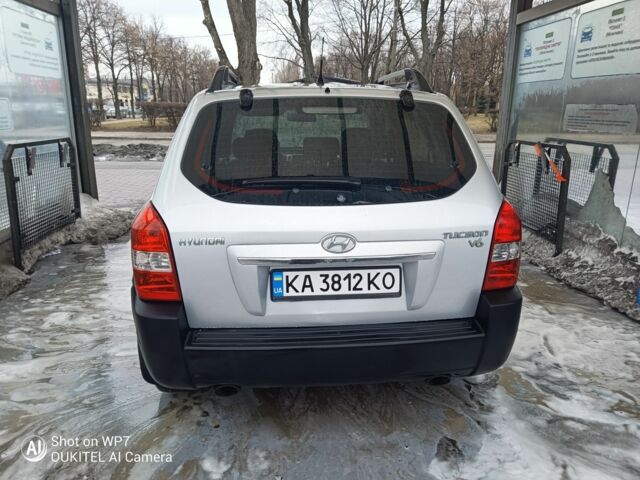 Сірий Хендай Туксон, об'ємом двигуна 2.7 л та пробігом 204 тис. км за 7900 $, фото 5 на Automoto.ua