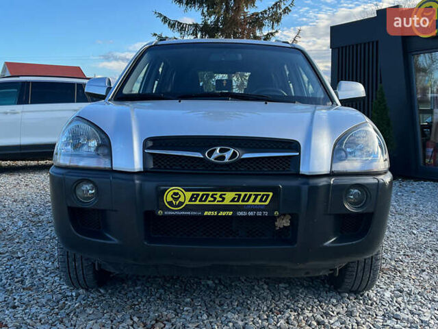 Хендай Туксон 2010 в Коломые на Automoto.ua Серый Хендай Туксон, объемом двигателя 2 л и пробегом 99 тыс. км за 9200 $, фото 1 на Automoto.ua