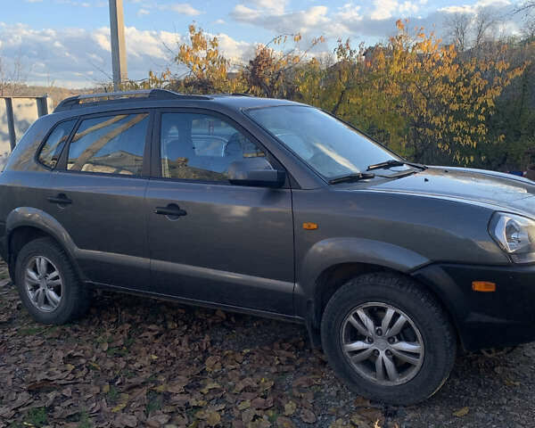 Сірий Хендай Туксон, об'ємом двигуна 2 л та пробігом 59 тис. км за 10400 $, фото 2 на Automoto.ua