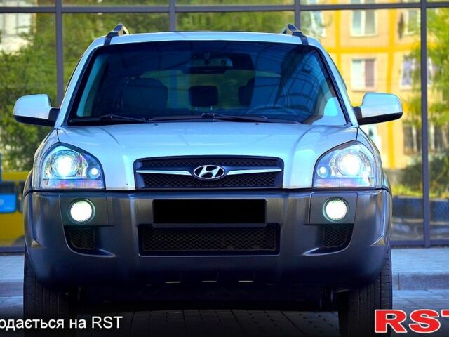 Сірий Хендай Туксон, об'ємом двигуна 2 л та пробігом 152 тис. км за 8800 $, фото 8 на Automoto.ua