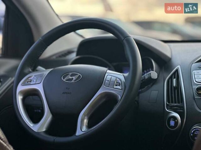 Серый Хендай Туксон, объемом двигателя 2.36 л и пробегом 150 тыс. км за 12990 $, фото 24 на Automoto.ua