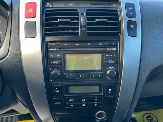 Хендай Туксон 2010 в Коломые на Automoto.ua Серый Хендай Туксон, объемом двигателя 2 л и пробегом 99 тыс. км за 9200 $, фото 11 на Automoto.ua