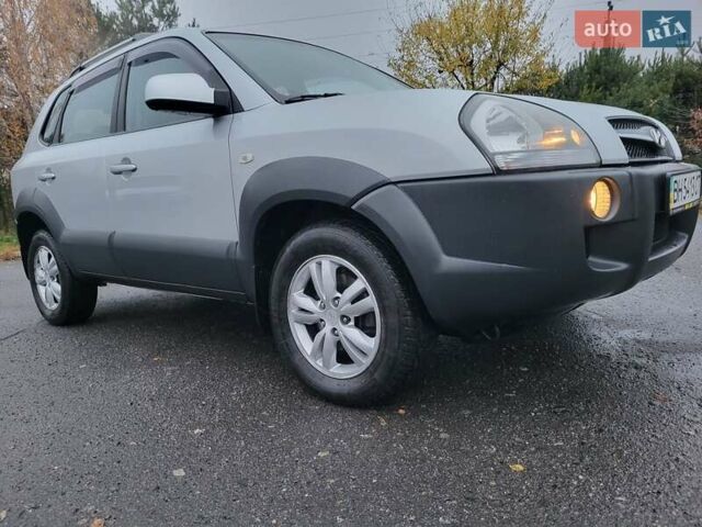 Серый Хендай Туксон, объемом двигателя 2 л и пробегом 100 тыс. км за 10400 $, фото 12 на Automoto.ua