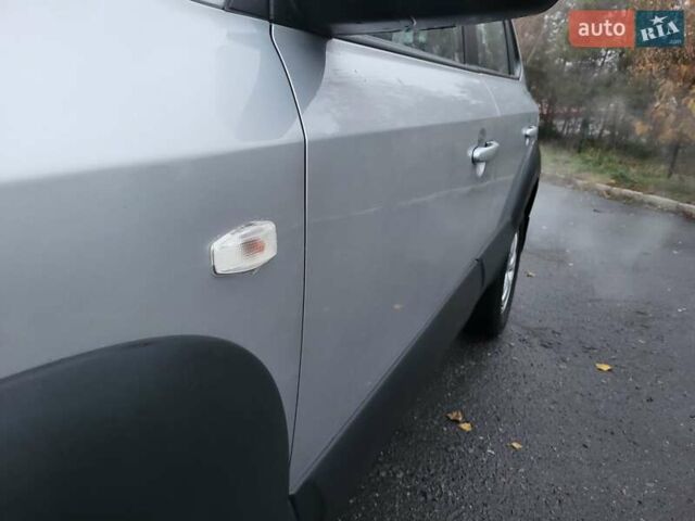 Серый Хендай Туксон, объемом двигателя 2 л и пробегом 100 тыс. км за 10400 $, фото 7 на Automoto.ua