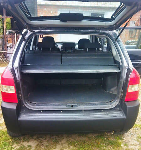 Сірий Хендай Туксон, об'ємом двигуна 2 л та пробігом 59 тис. км за 10400 $, фото 5 на Automoto.ua