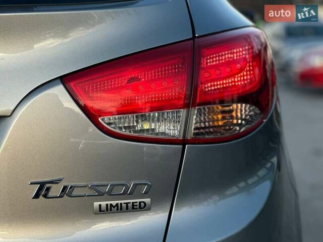 Серый Хендай Туксон, объемом двигателя 2.36 л и пробегом 150 тыс. км за 12990 $, фото 11 на Automoto.ua