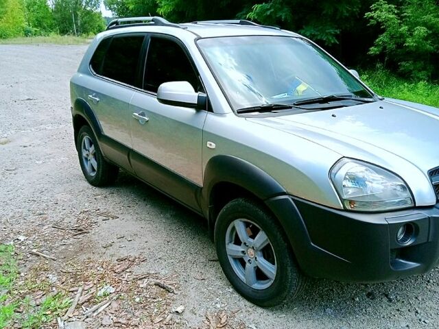 Сірий Хендай Туксон, об'ємом двигуна 2 л та пробігом 181 тис. км за 9900 $, фото 5 на Automoto.ua