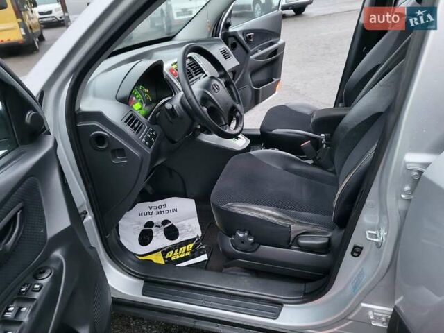 Серый Хендай Туксон, объемом двигателя 2 л и пробегом 100 тыс. км за 10400 $, фото 56 на Automoto.ua