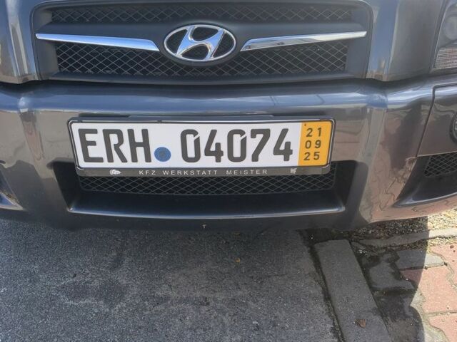 Сірий Хендай Туксон, об'ємом двигуна 2 л та пробігом 117 тис. км за 10350 $, фото 2 на Automoto.ua