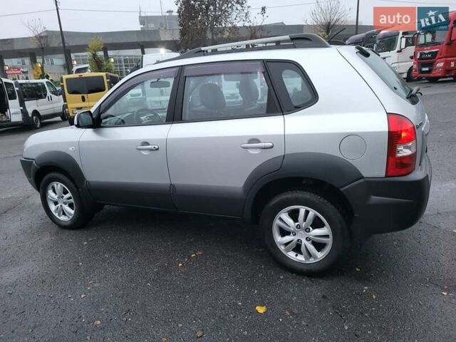 Серый Хендай Туксон, объемом двигателя 2 л и пробегом 100 тыс. км за 10400 $, фото 32 на Automoto.ua