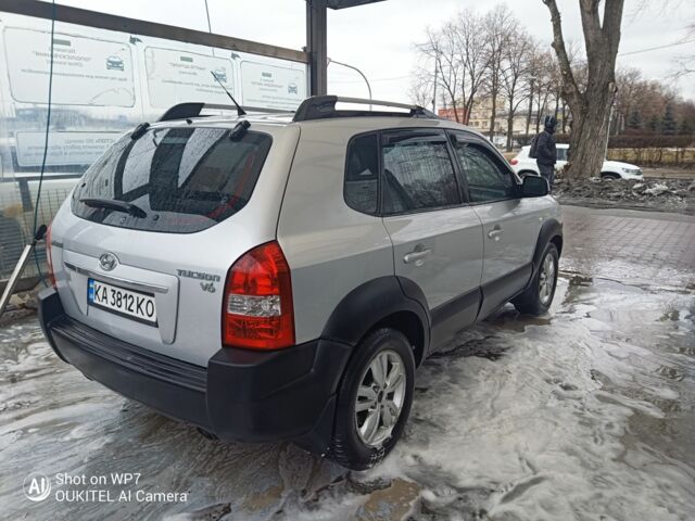 Сірий Хендай Туксон, об'ємом двигуна 2.7 л та пробігом 204 тис. км за 7900 $, фото 4 на Automoto.ua
