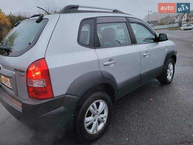 Серый Хендай Туксон, объемом двигателя 2 л и пробегом 100 тыс. км за 10400 $, фото 19 на Automoto.ua