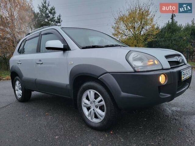 Серый Хендай Туксон, объемом двигателя 2 л и пробегом 100 тыс. км за 10400 $, фото 14 на Automoto.ua