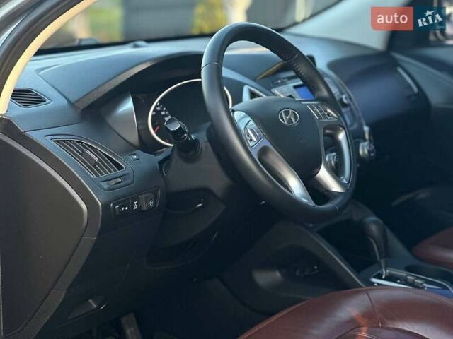 Серый Хендай Туксон, объемом двигателя 2.36 л и пробегом 150 тыс. км за 12990 $, фото 12 на Automoto.ua