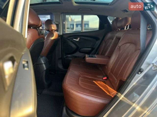 Серый Хендай Туксон, объемом двигателя 2.36 л и пробегом 150 тыс. км за 12990 $, фото 18 на Automoto.ua