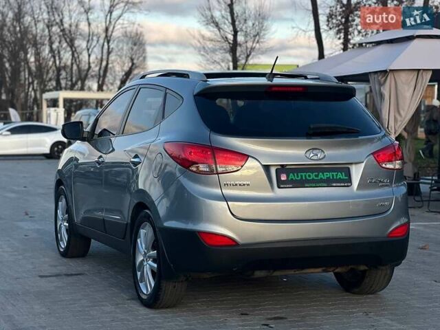 Серый Хендай Туксон, объемом двигателя 2.36 л и пробегом 150 тыс. км за 12990 $, фото 5 на Automoto.ua