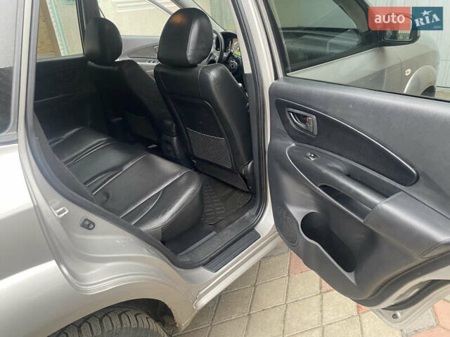 Сірий Хендай Туксон, об'ємом двигуна 1.98 л та пробігом 183 тис. км за 8350 $, фото 8 на Automoto.ua