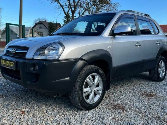 Хендай Туксон 2010 в Коломые на Automoto.ua Серый Хендай Туксон, объемом двигателя 2 л и пробегом 99 тыс. км за 9200 $, фото 2 на Automoto.ua