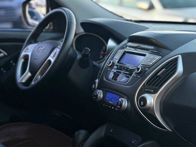 Серый Хендай Туксон, объемом двигателя 2.4 л и пробегом 150 тыс. км за 12990 $, фото 15 на Automoto.ua