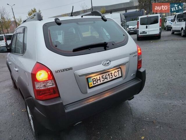 Серый Хендай Туксон, объемом двигателя 2 л и пробегом 100 тыс. км за 10400 $, фото 29 на Automoto.ua