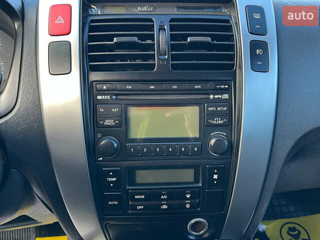 Хендай Туксон 2010 в Коломые на Automoto.ua Серый Хендай Туксон, объемом двигателя 2 л и пробегом 99 тыс. км за 9200 $, фото 11 на Automoto.ua